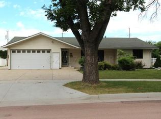 1005 Park Dr S, Fargo, ND 58103