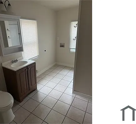 135 W Marshall St — Photo 2