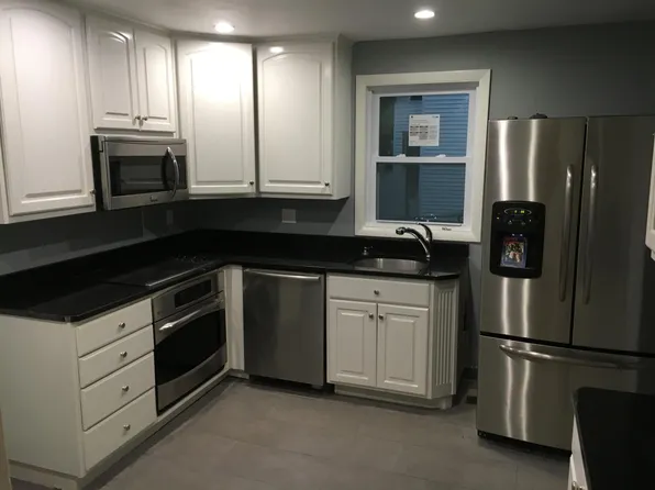 25 Orchard St, South Grafton, MA 01560