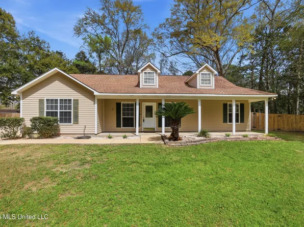 1212 Rosemont St, Gautier, MS 39553