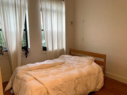 Rented by Space Link Realty | media 4