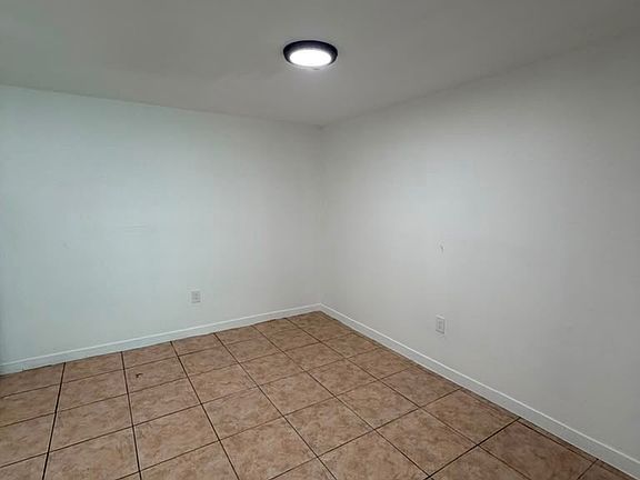 2nd image of 2148 Dora St APT 9