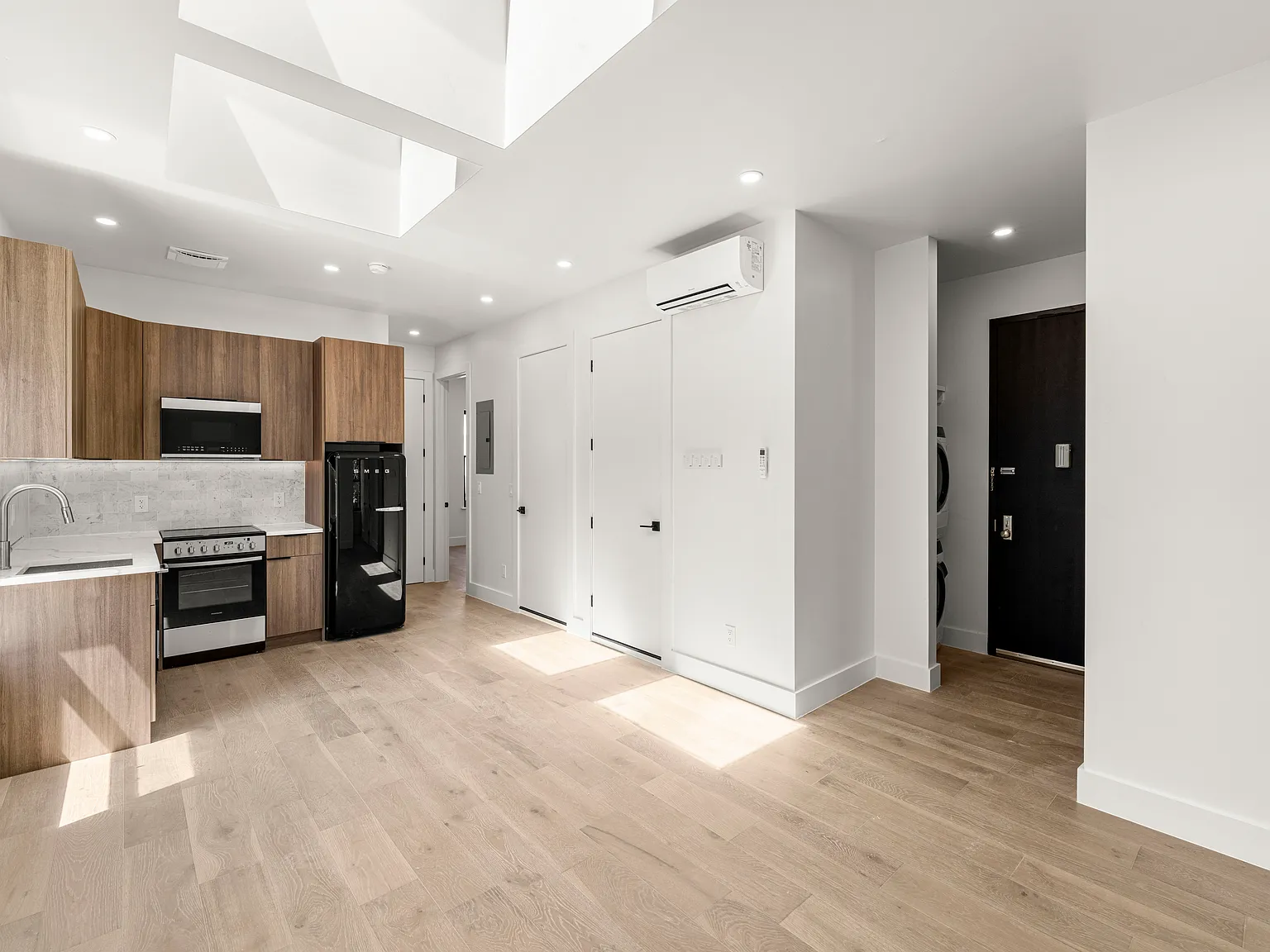 24 Greenwich Avenue — Photo 2