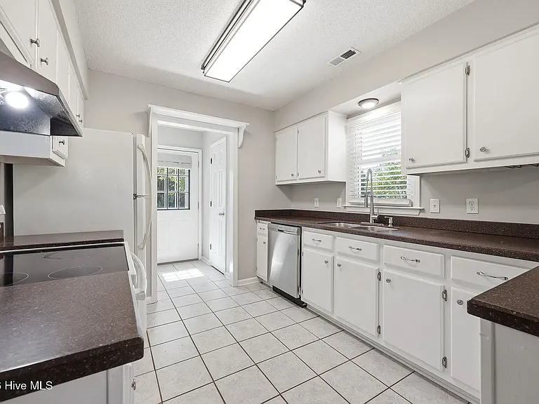 2117 Canyon Dr — Photo 31