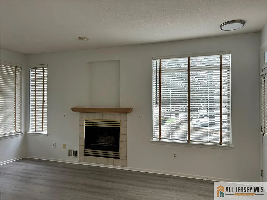 2 bed, 2.0 bath, 977 sqft, $2,750 — Photo 3