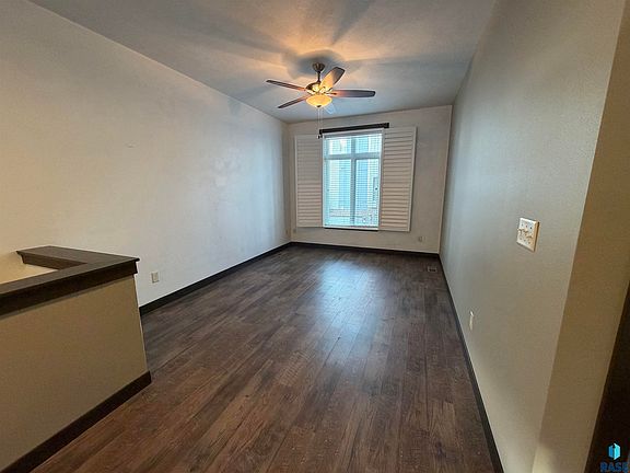 5th image of 226 E Residence Pl