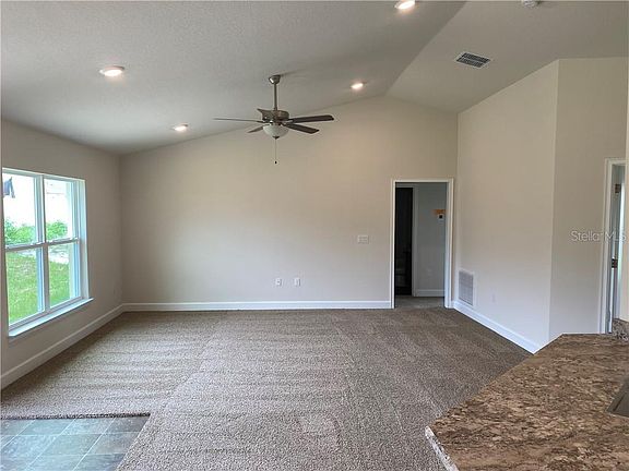 4th image of 370 Churchill Ct