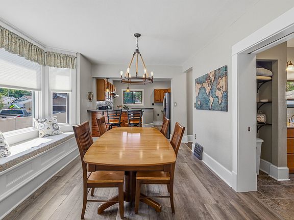 3rd image of 574 Emma St