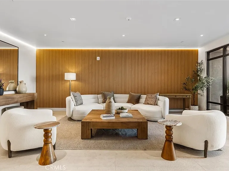 401 W Grand Ave #202 — Photo 46