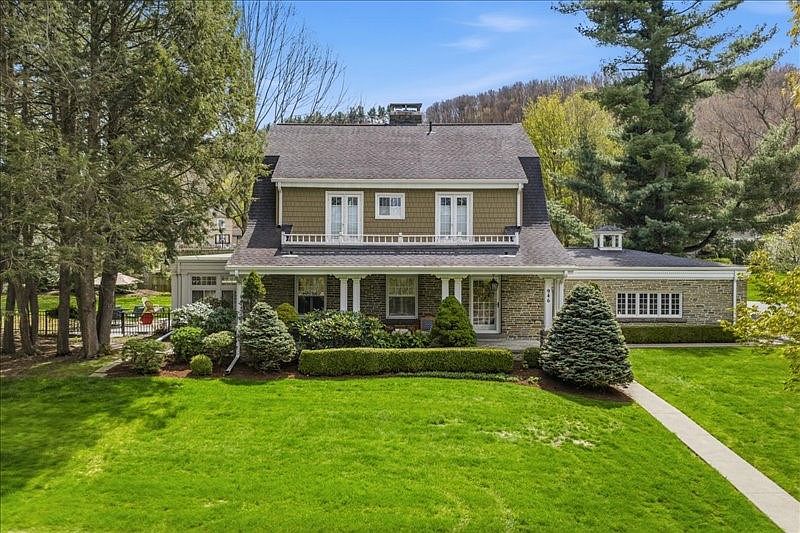 1st image of 946 Vestal Ave