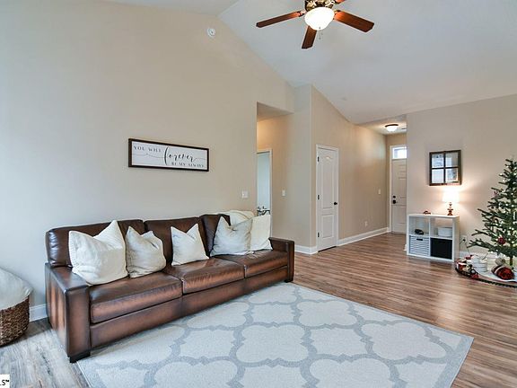 4th image of 48 Stoneledges Ln