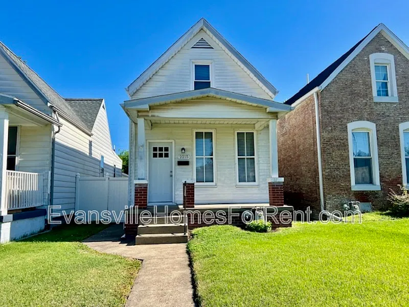 3 bed, 2.0 bath, 1808 sqft, $1,250 — Photo 1