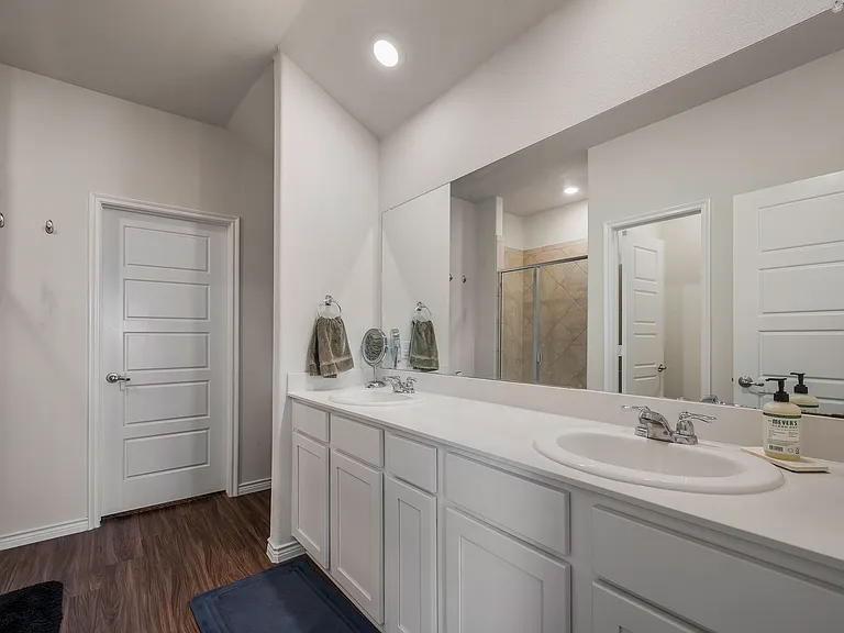 4008 Spur Trail Dr — Photo 16
