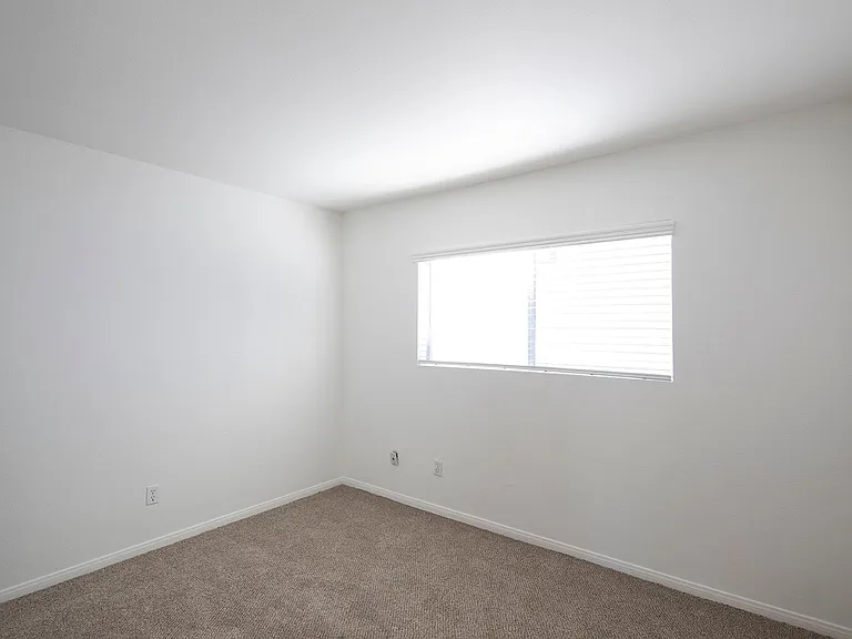 1075 Agate St #E — Photo 10