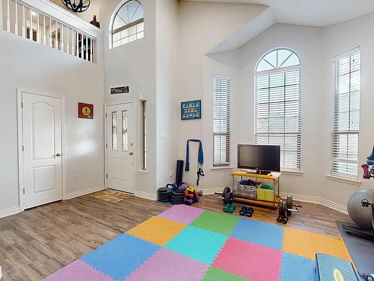 3249 Emerald Point Dr — Photo 3