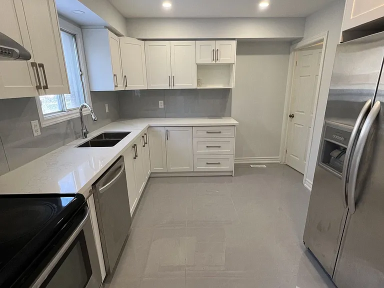 91 Campania Cres — Photo 17