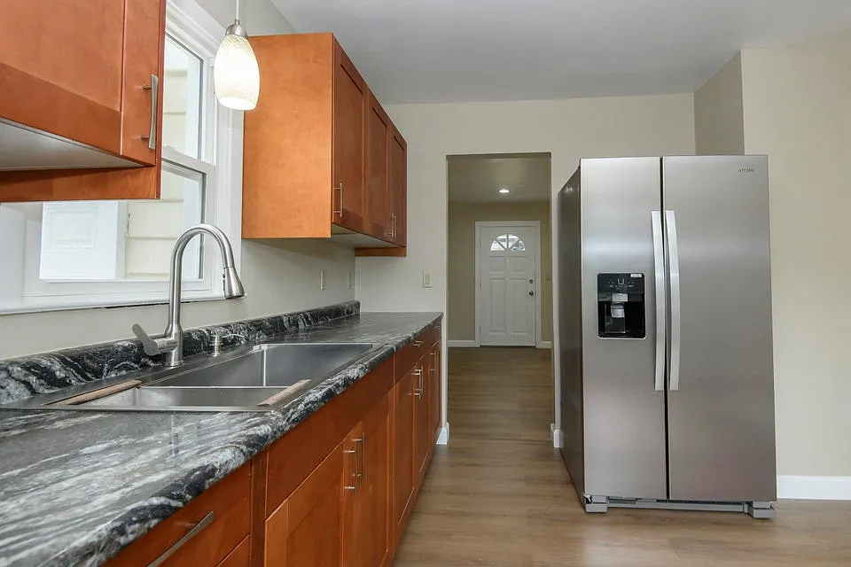 3 bed, 1.5 bath, 1669 sqft, $1,915 — Photo 4