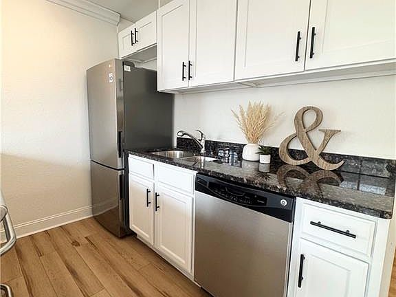3rd image of 700 E 8th St Unit 14E