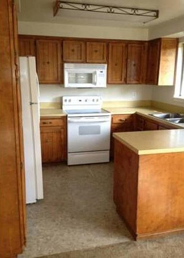 2nd image of 628 49th Ave SE