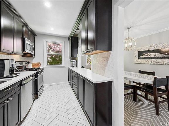 5th image of 51 Avon Circle #D