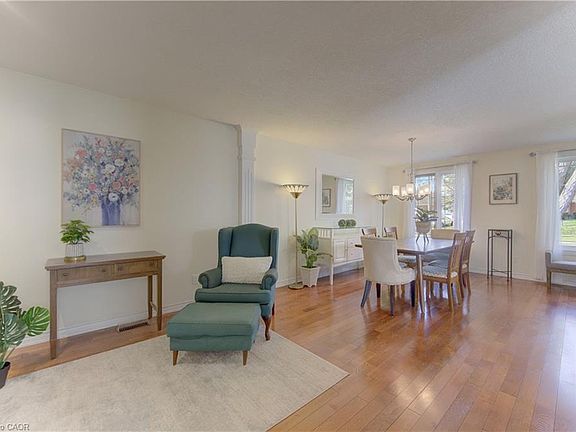 4th image of 18 Ripley Cres