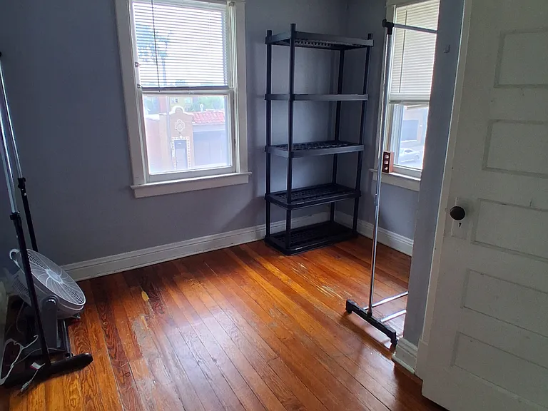 2529 Holmes St — Photo 8