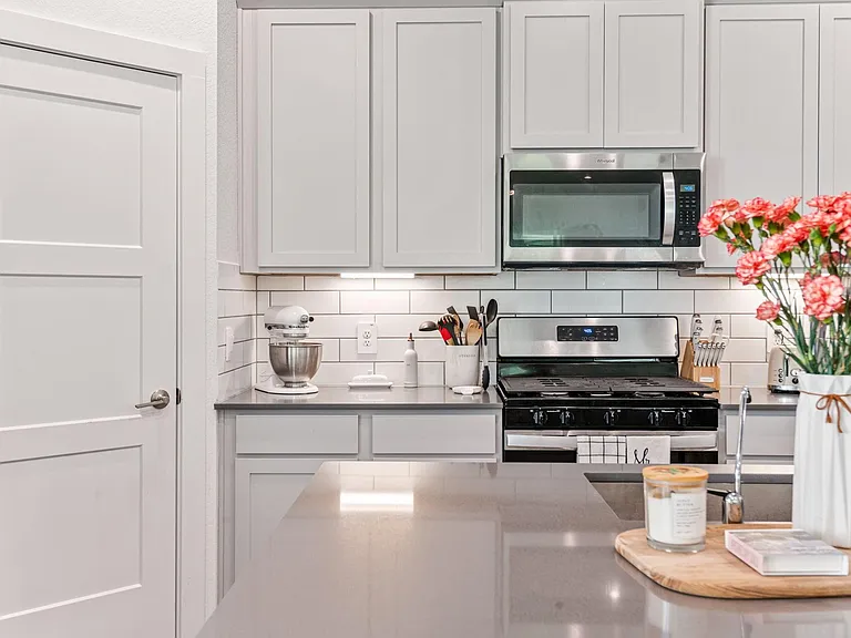 560 Newcomb Hollow Dr — Photo 16