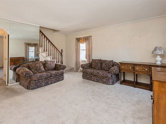 4th image of 82-18 265th St