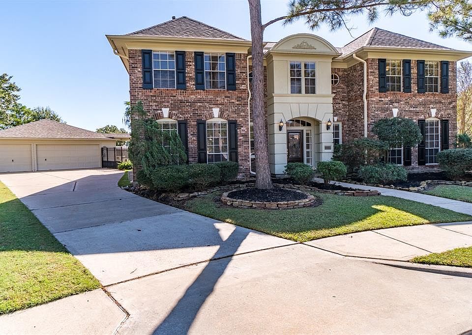 Stately 2-story home located on a quiet cul-de-sac street in the master planned community of Fairfield!