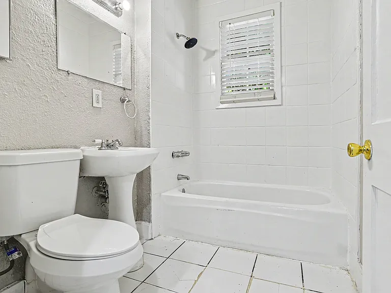 4515 Swiss Ave — Photo 7