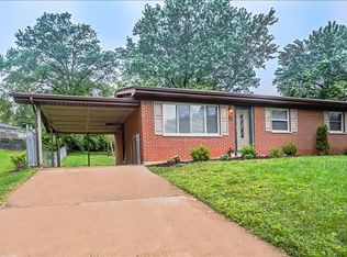 36 Reinke Rd, Ballwin, MO 63021