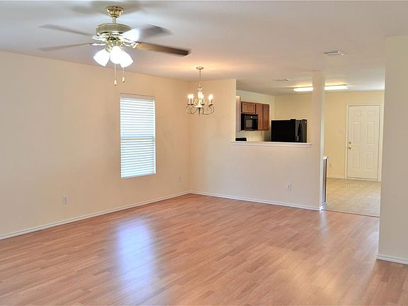 4th image of 3005 Meadow Bluff Dr