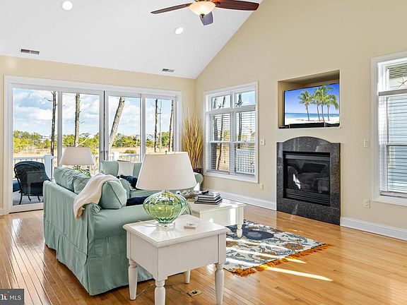 5th image of 32555 Heron Cir #14