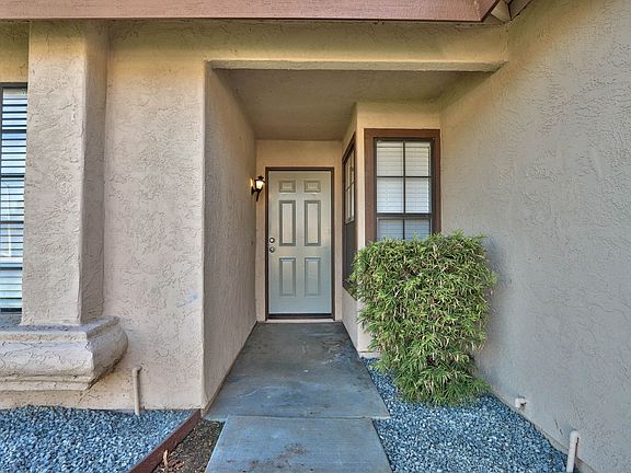 3rd image of 39627 Firethorn Ct