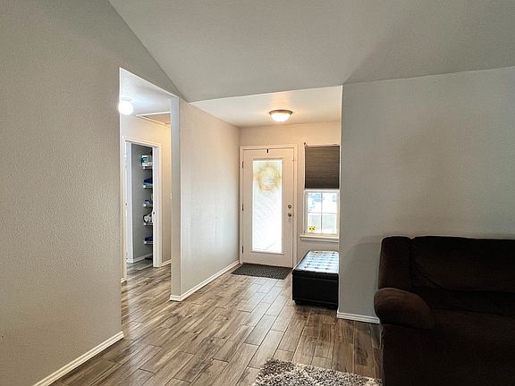 3rd image of 112 Sun Harbor St