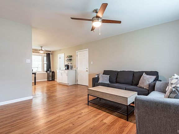 4th image of 621 S Village Dr