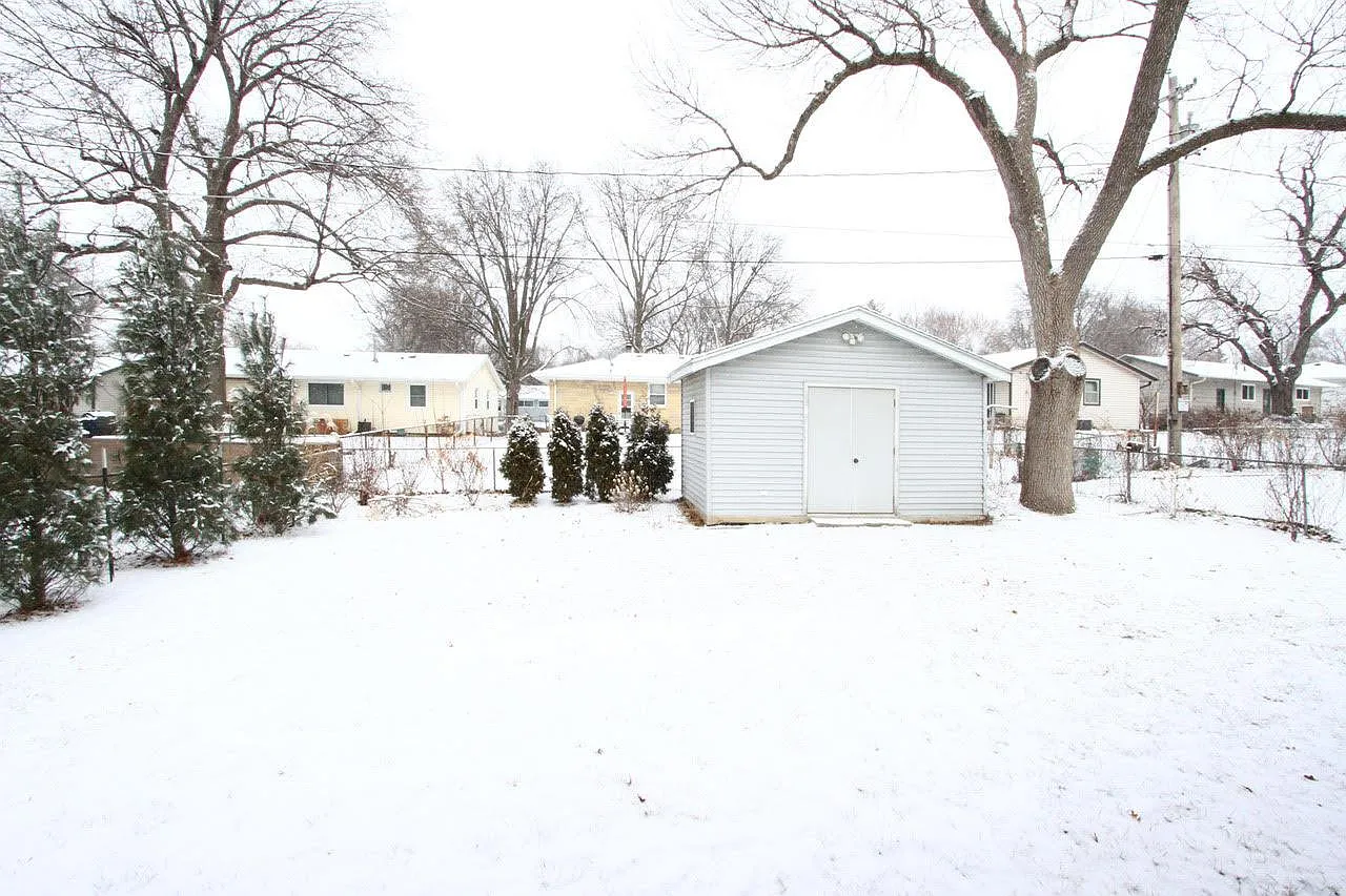4 bed, 2000 sqft, $2,200 — Photo 4