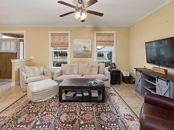 3rd image of 26 Autumns Wood Dr