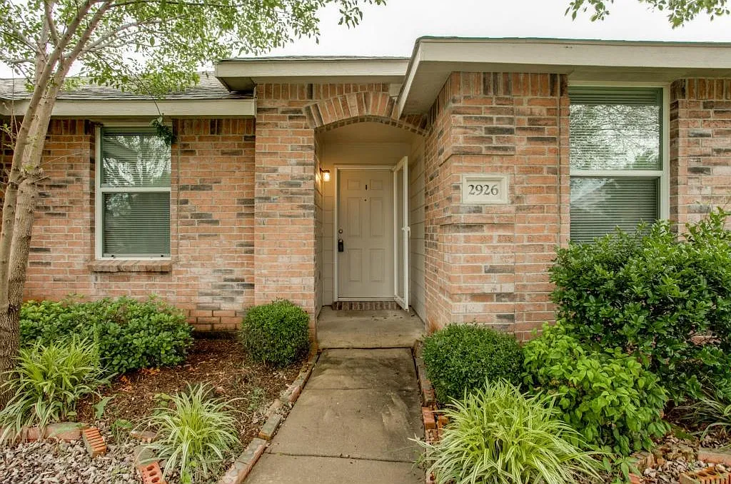 3 bed, 1588 sqft, $2,100 — Photo 2