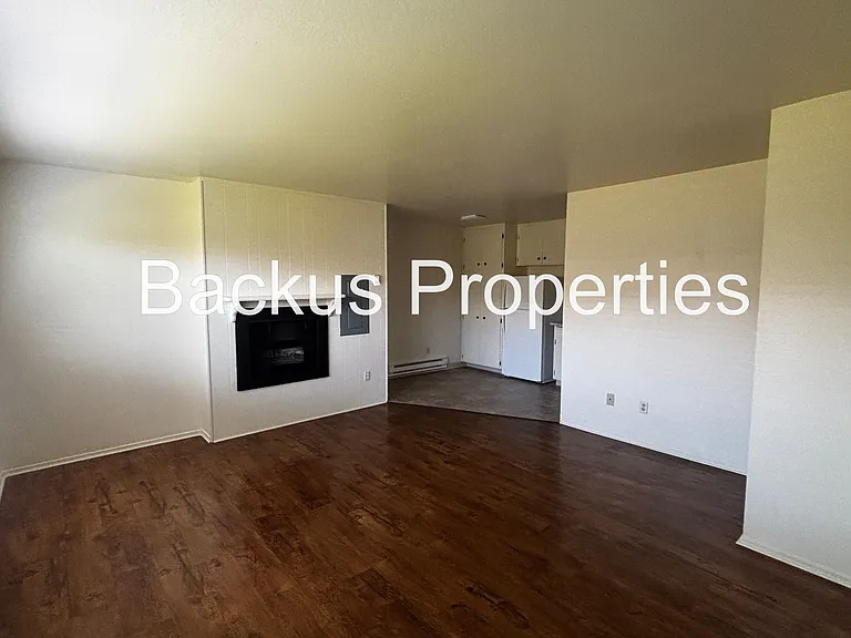 Iverson St 940 — Photo 3