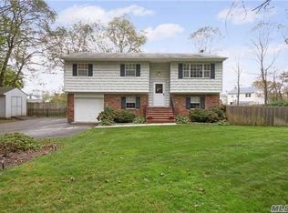 100 Avery Ave, Patchogue, NY 11772