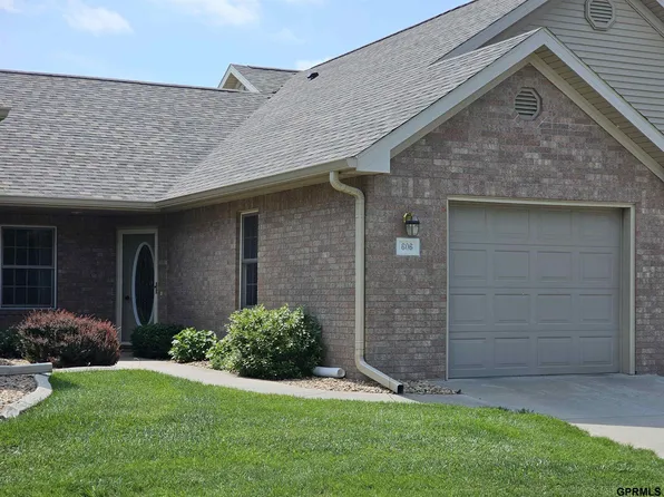606 S 25th St, Beatrice, NE 68310