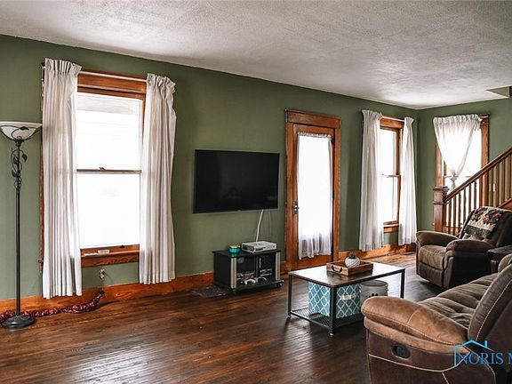4th image of 531 W Lincoln St