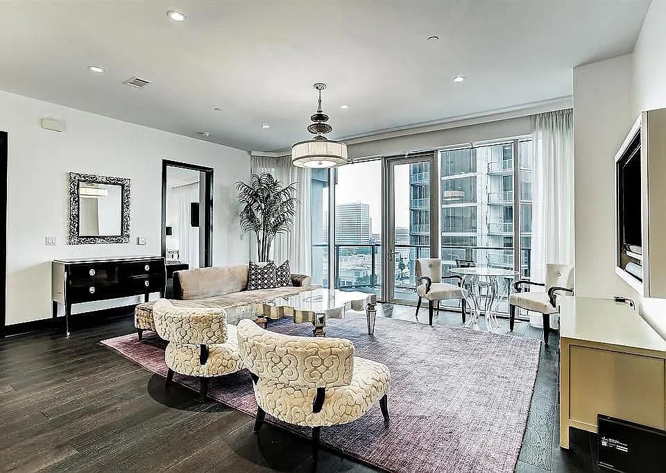 1st image of 1600 Post Oak Blvd Unit 1007