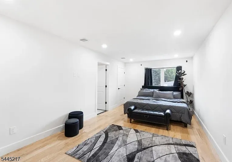 2 bed, $3,200 — Photo 2