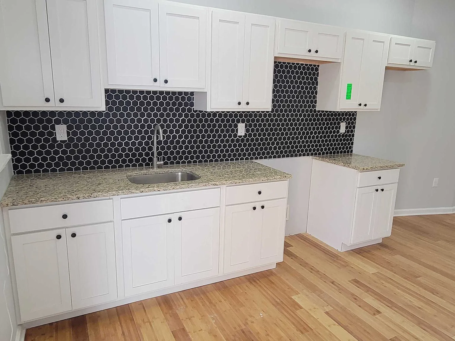 3 bed, 1.5 bath, $1,500 — Photo 2