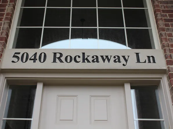 5040 Rockaway Ln, Clarkston, MI 48348