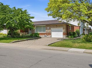 2 Deerborn Dr, Hamilton, ON L8V3K7