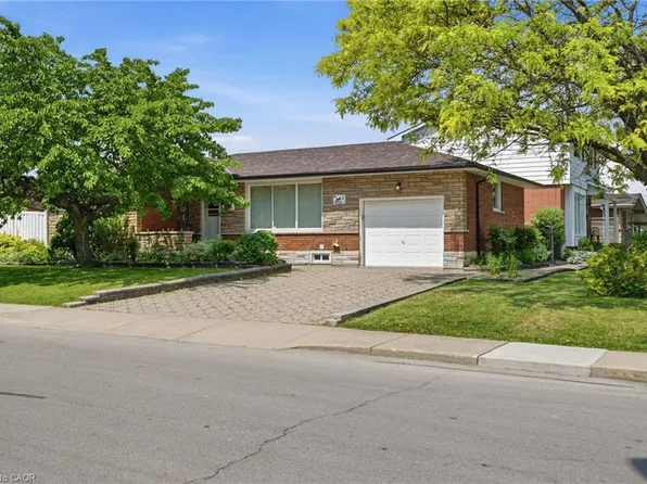 2 Deerborn Dr, Hamilton, ON L8V 3K7