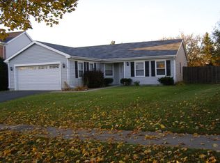 1335 Fountain Green Dr, Crystal Lake, IL 60014